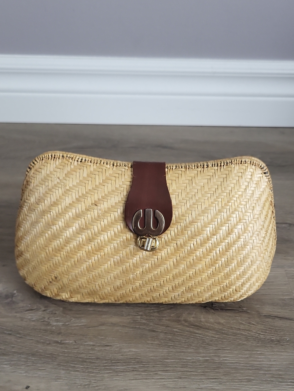 Vintage Woven Straw Rattan shoulder Bag with Leather Trim & Statement Clasp - Picture 11 of 16